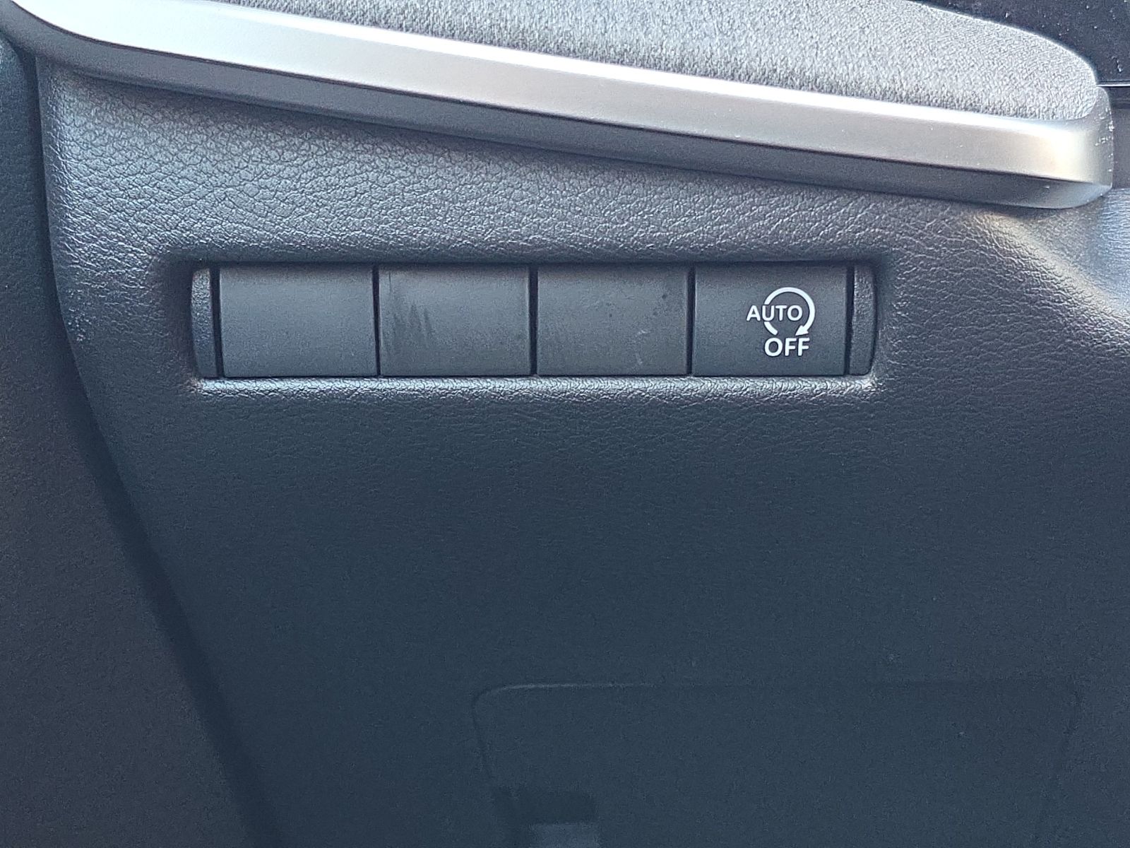 Used 2025 White Nissan SV image 25