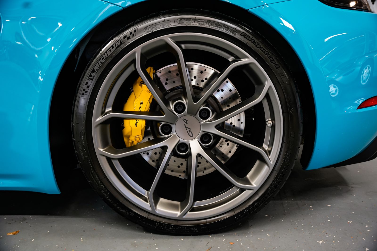 2021 Porsche 718 Cayman GT4 — photo 40