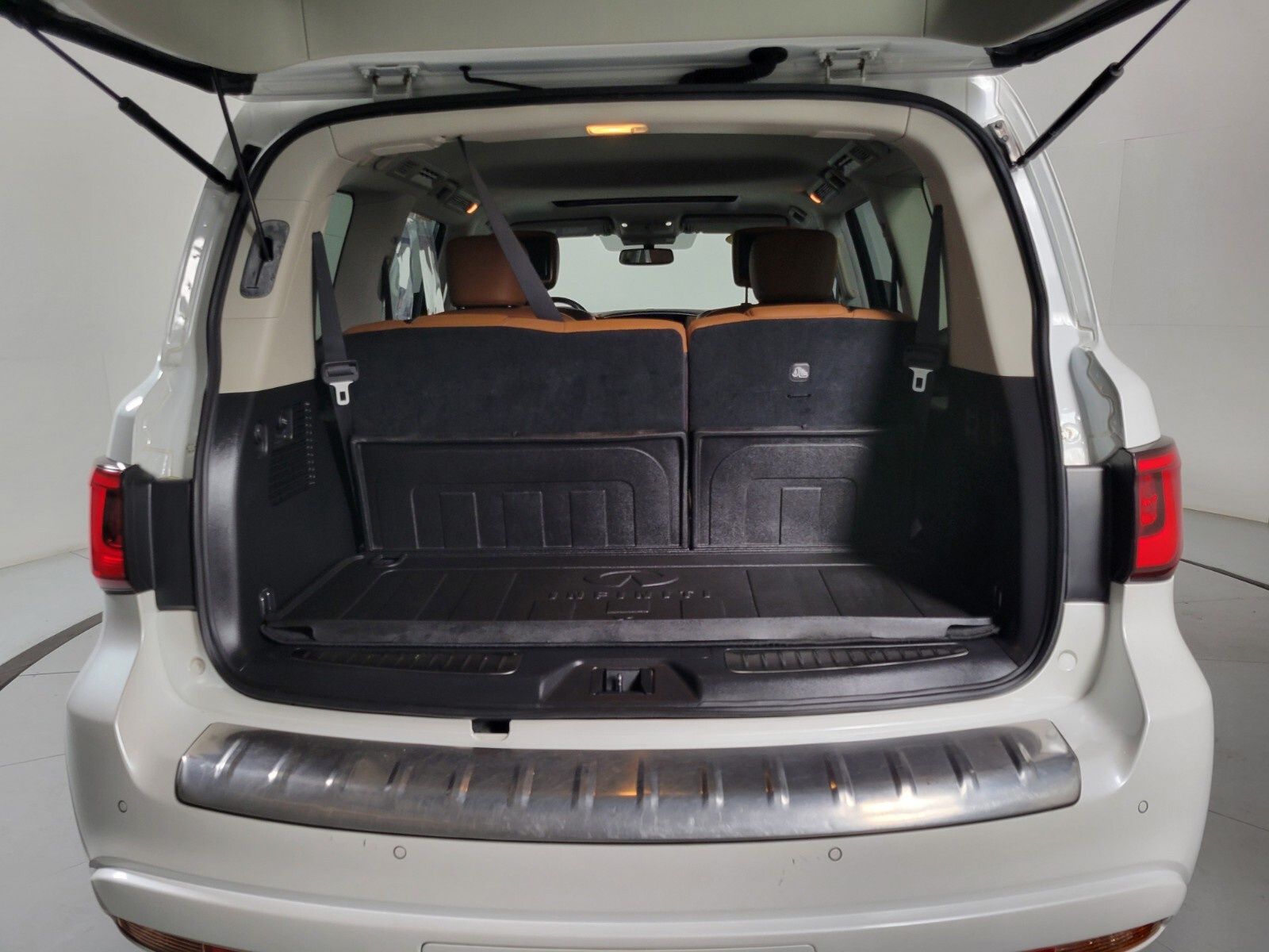 2019 INFINITI QX80 LUXE 22