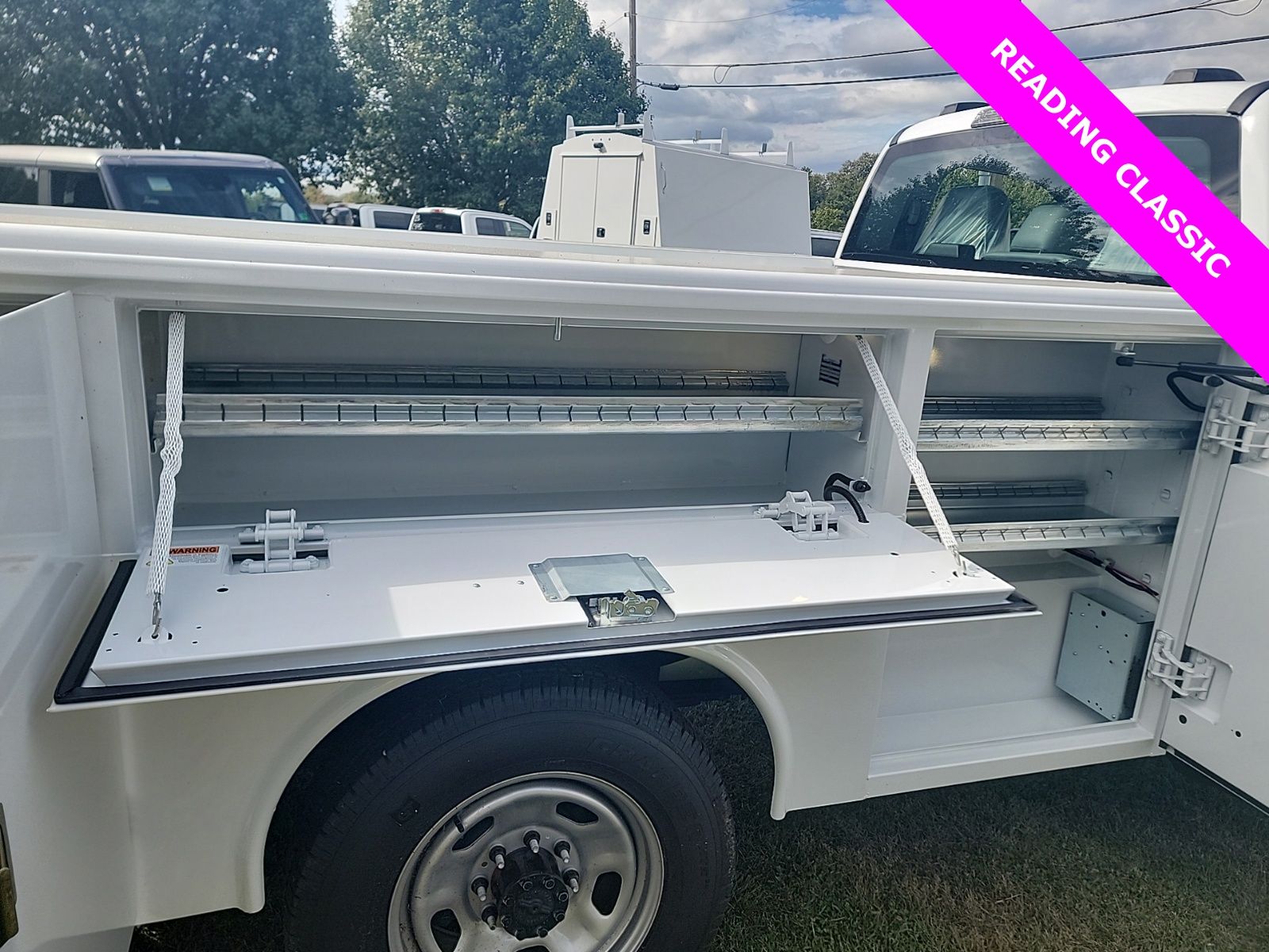 New 2025 Oxford White Ford XL image 28