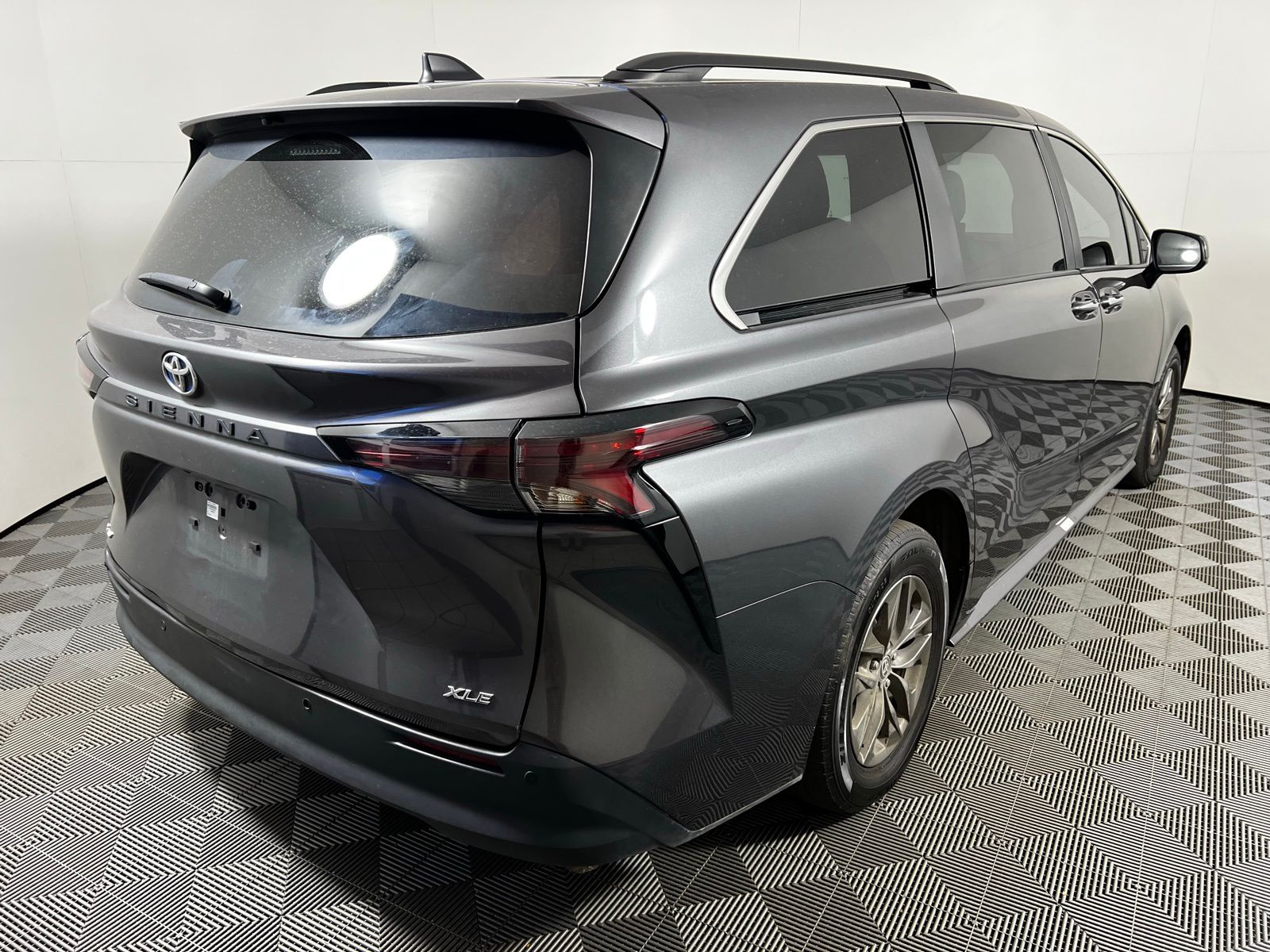 Thumbnail: 2025 Toyota Sienna - 5