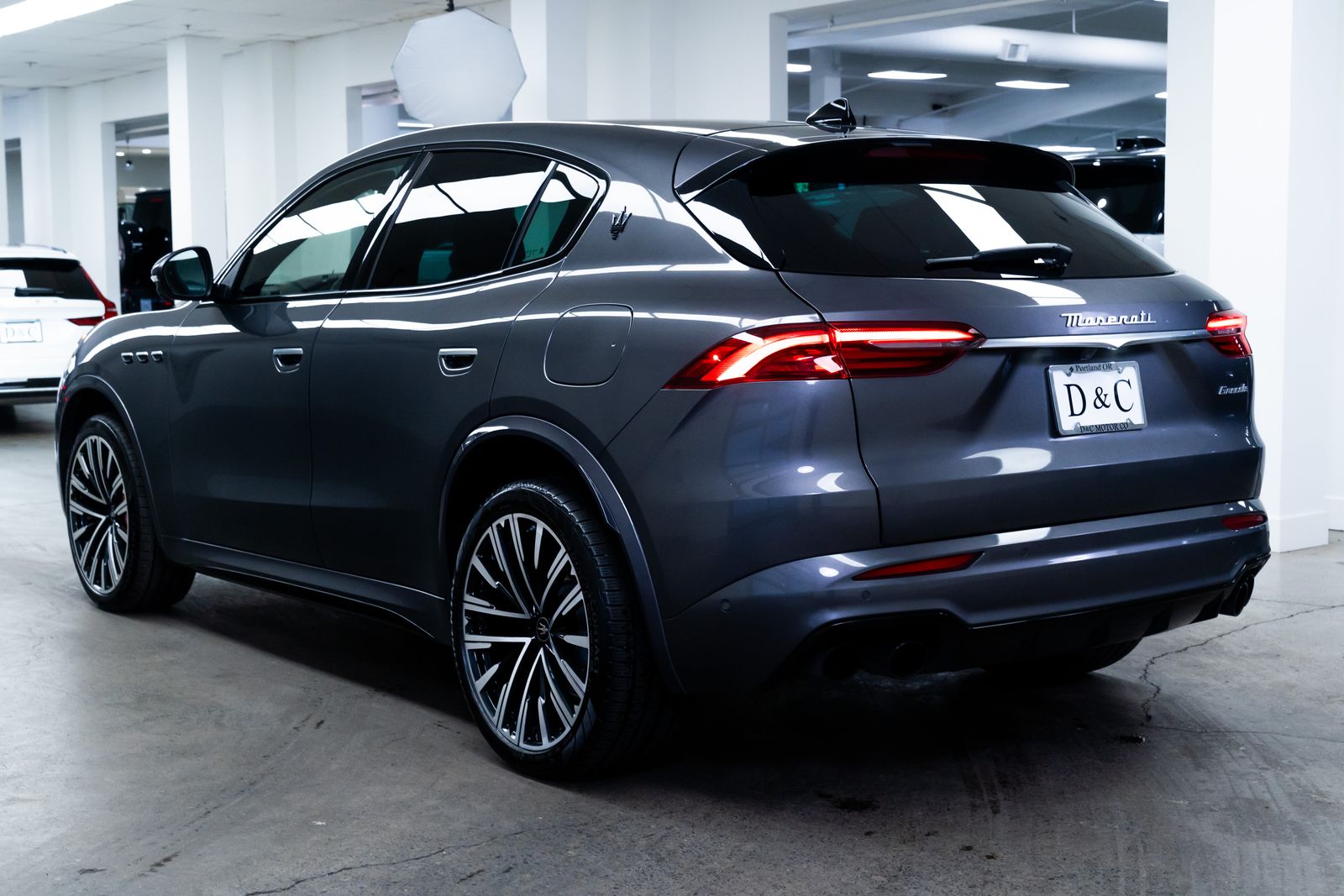 View vehicle photo 4