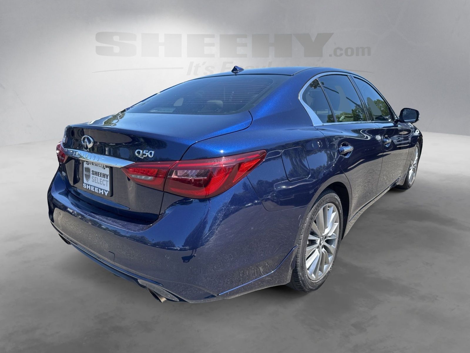 Used 2022 Grand Blue INFINITI LUXE image 13