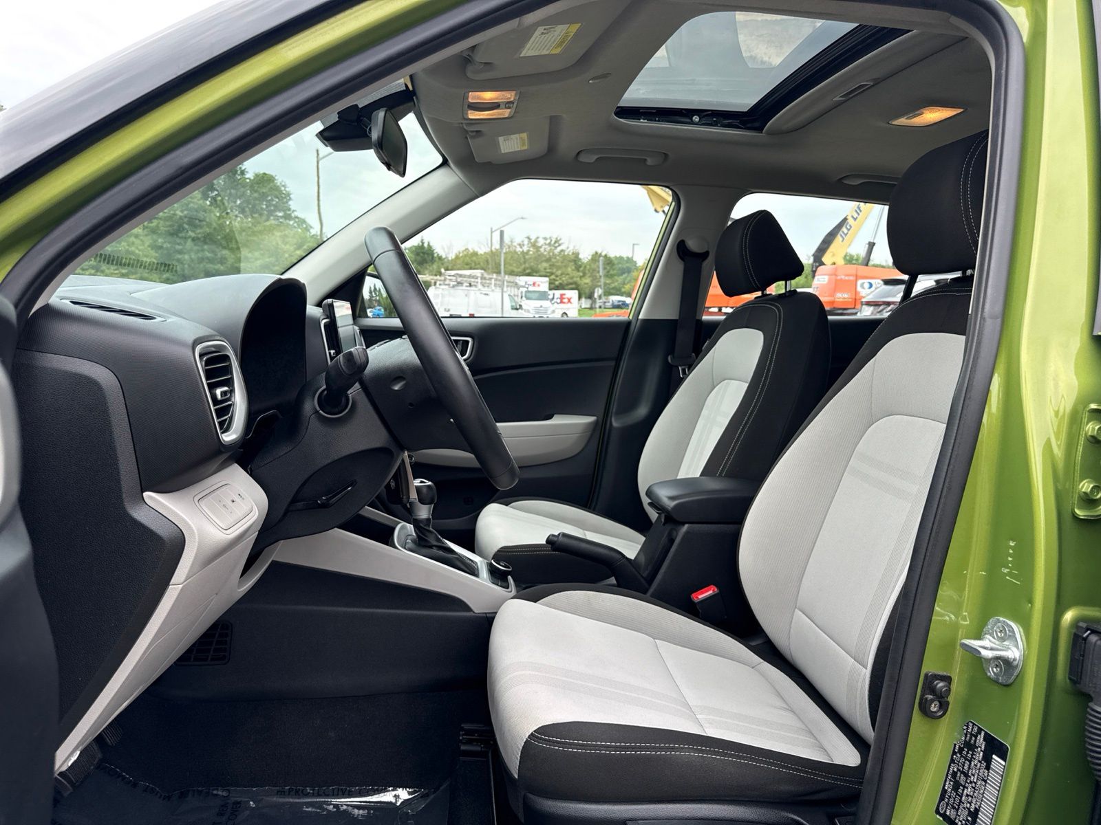 Used 2022 Green Hyundai SEL image 20