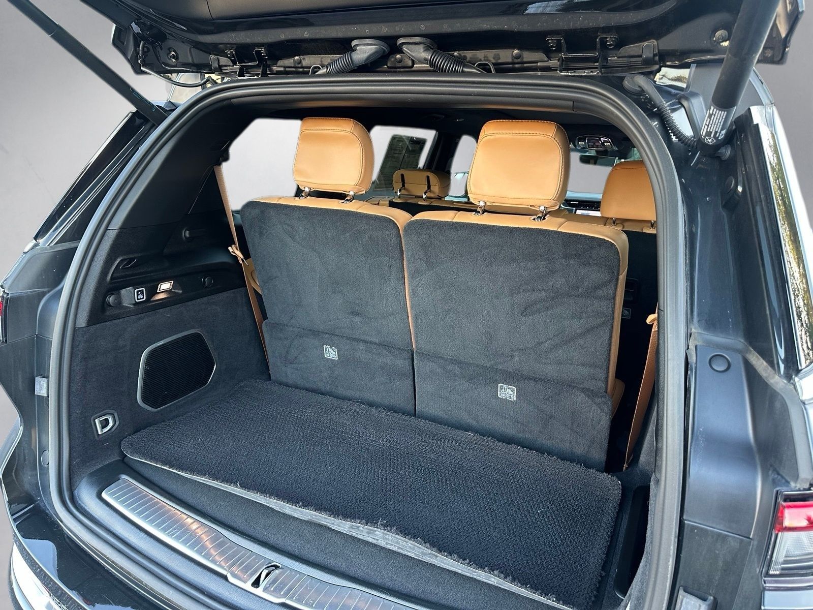 Used 2025  Jeep Summit image 25