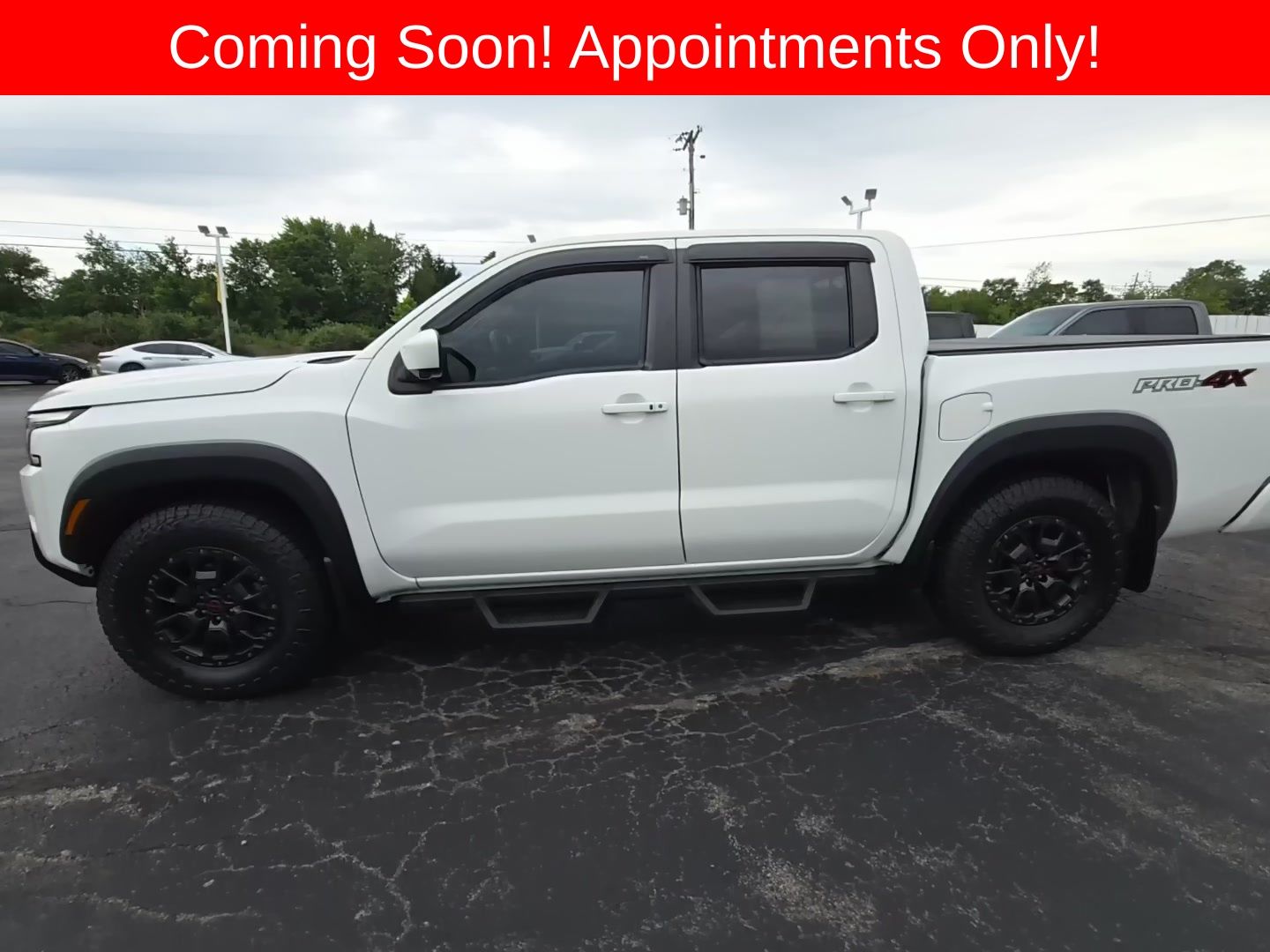 Glacier White 2022 Nissan Frontier Pickup Truck Four-Wheel Drive 9-Speed Automatic