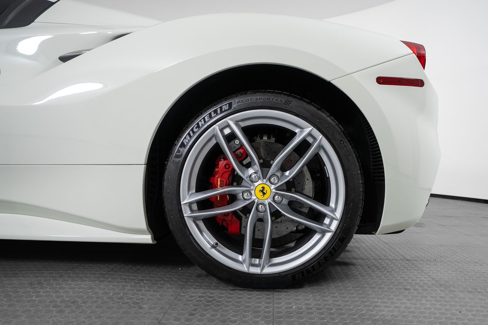 2019 Ferrari 488 Spider — full photo 42 of 43