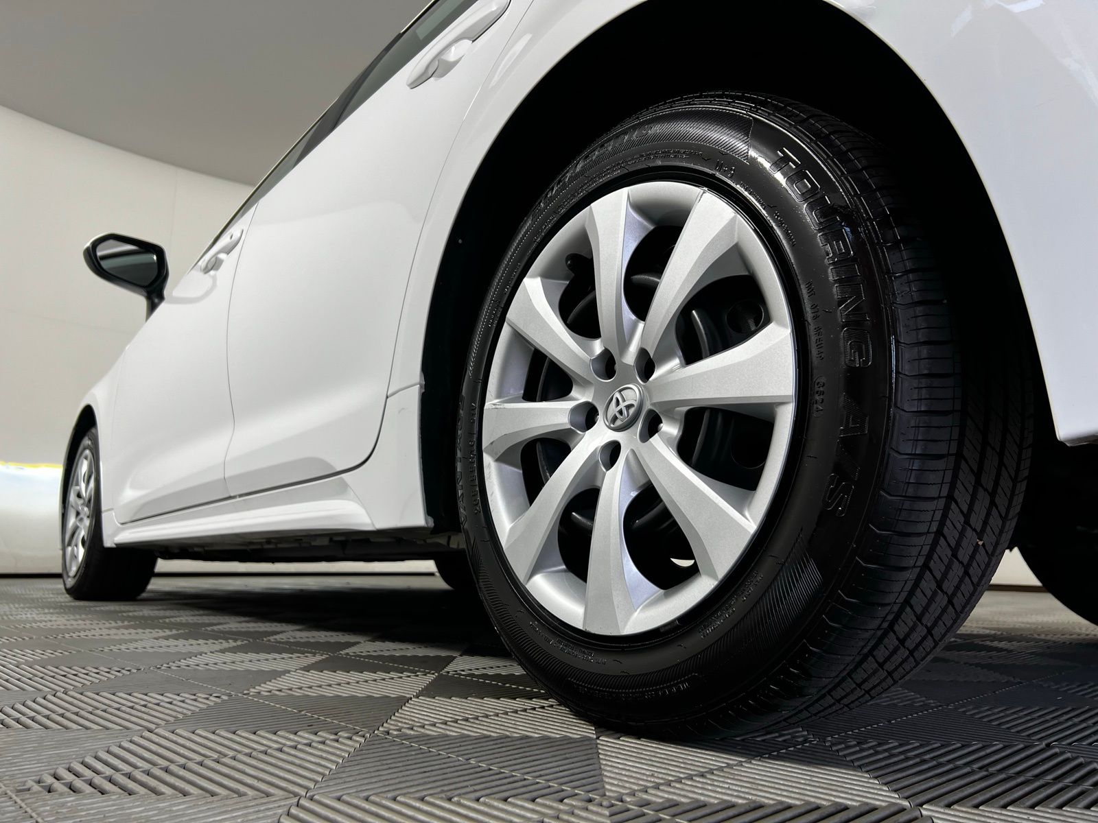 2023 Toyota Corolla LE 23