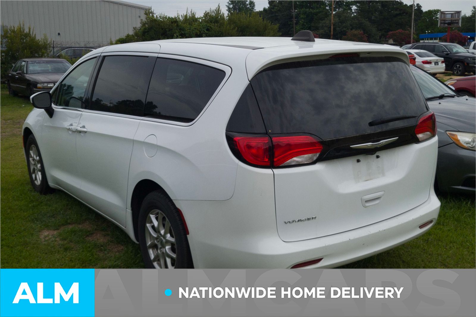 Used 2023 Bright White Clearcoat Chrysler LX image 5