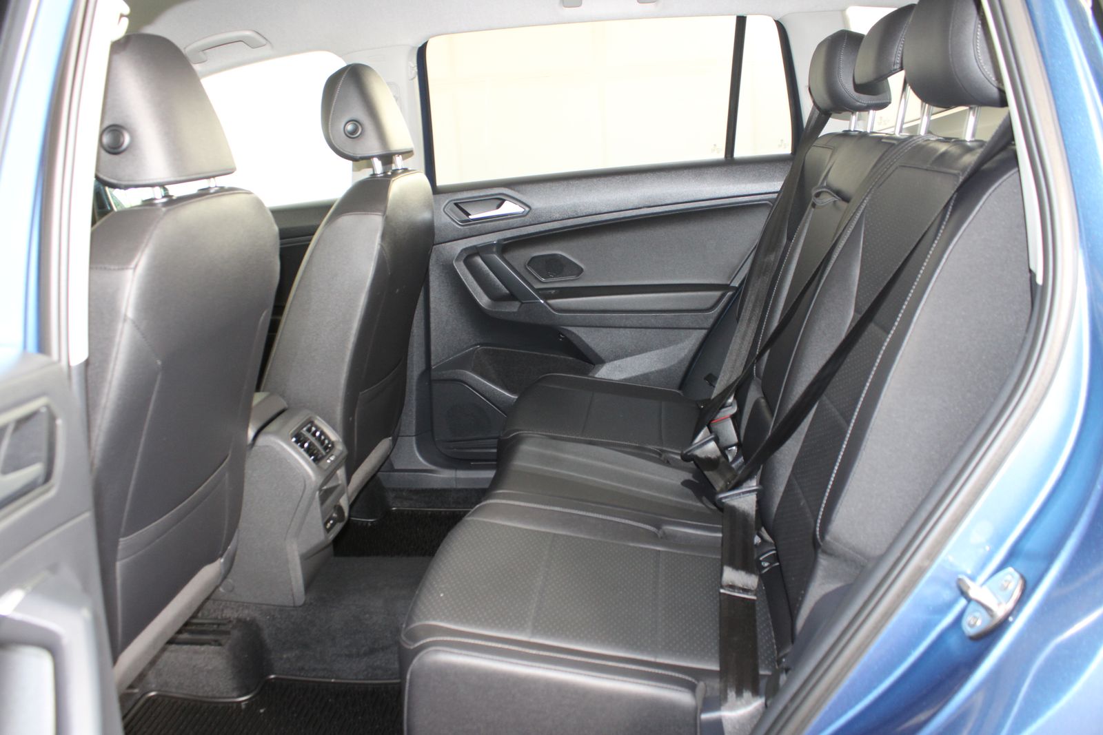 Used 2020 Blue Volkswagen 2.0T SE image 6