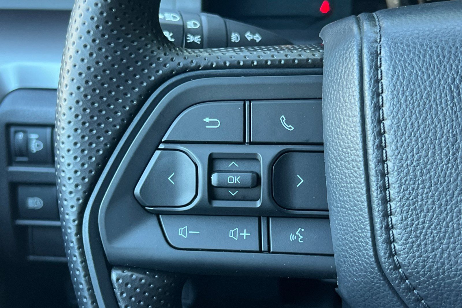 2025 Toyota Tacoma SR5 - Photo 26