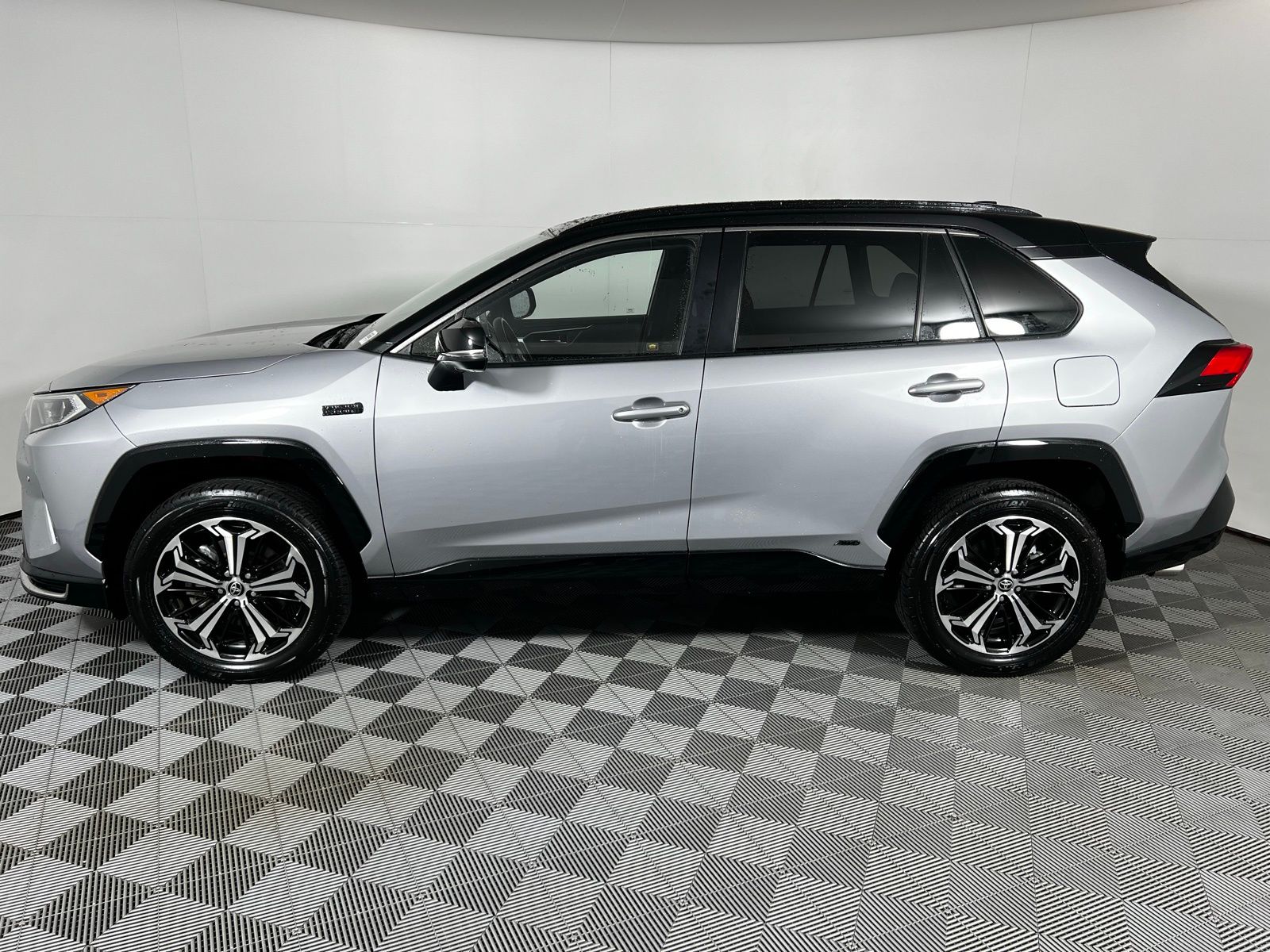 Thumbnail: 2021 Toyota RAV4 - 8