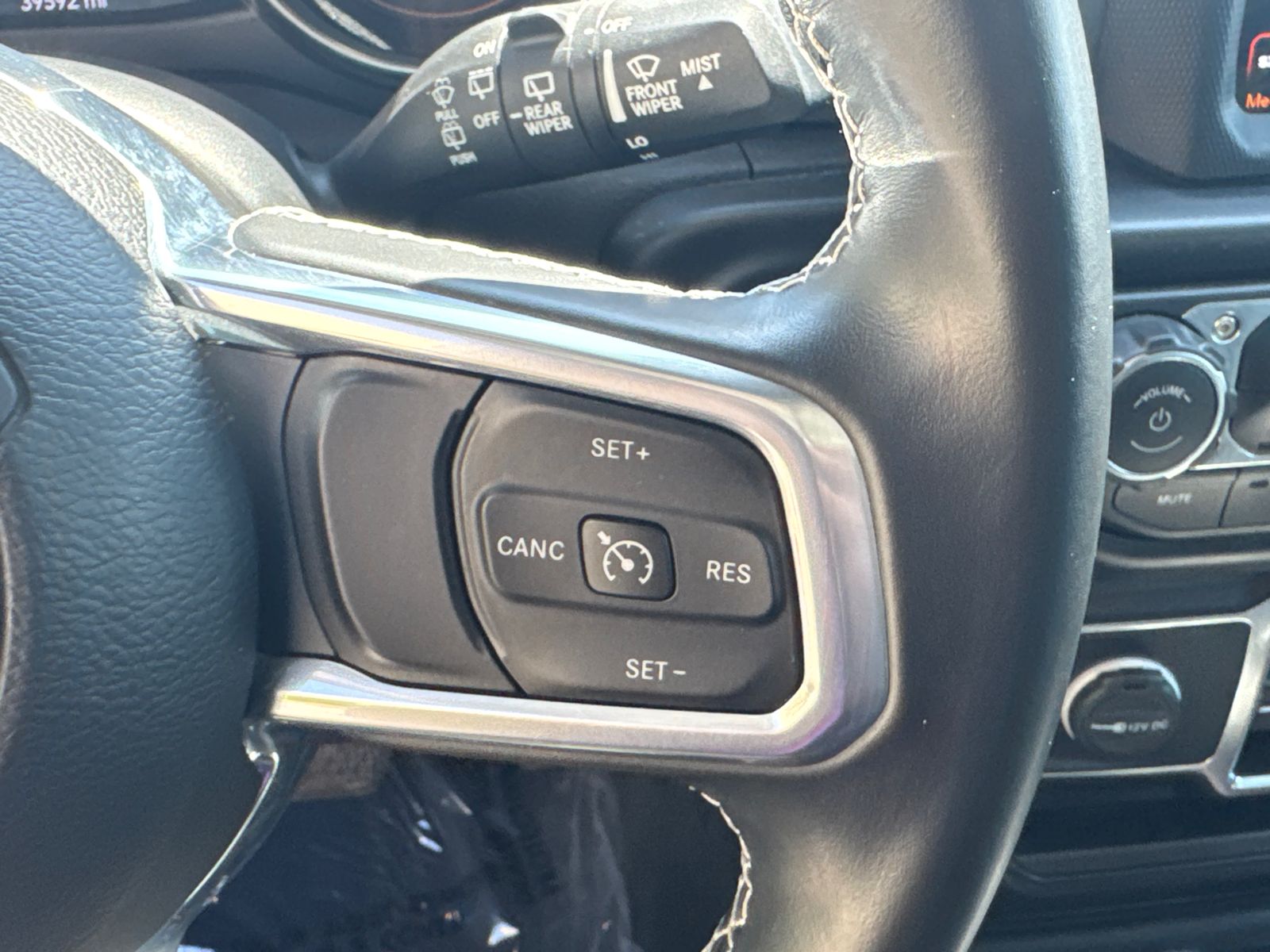 Used 2022 White/off-white Jeep Unlimited Sahara image 26