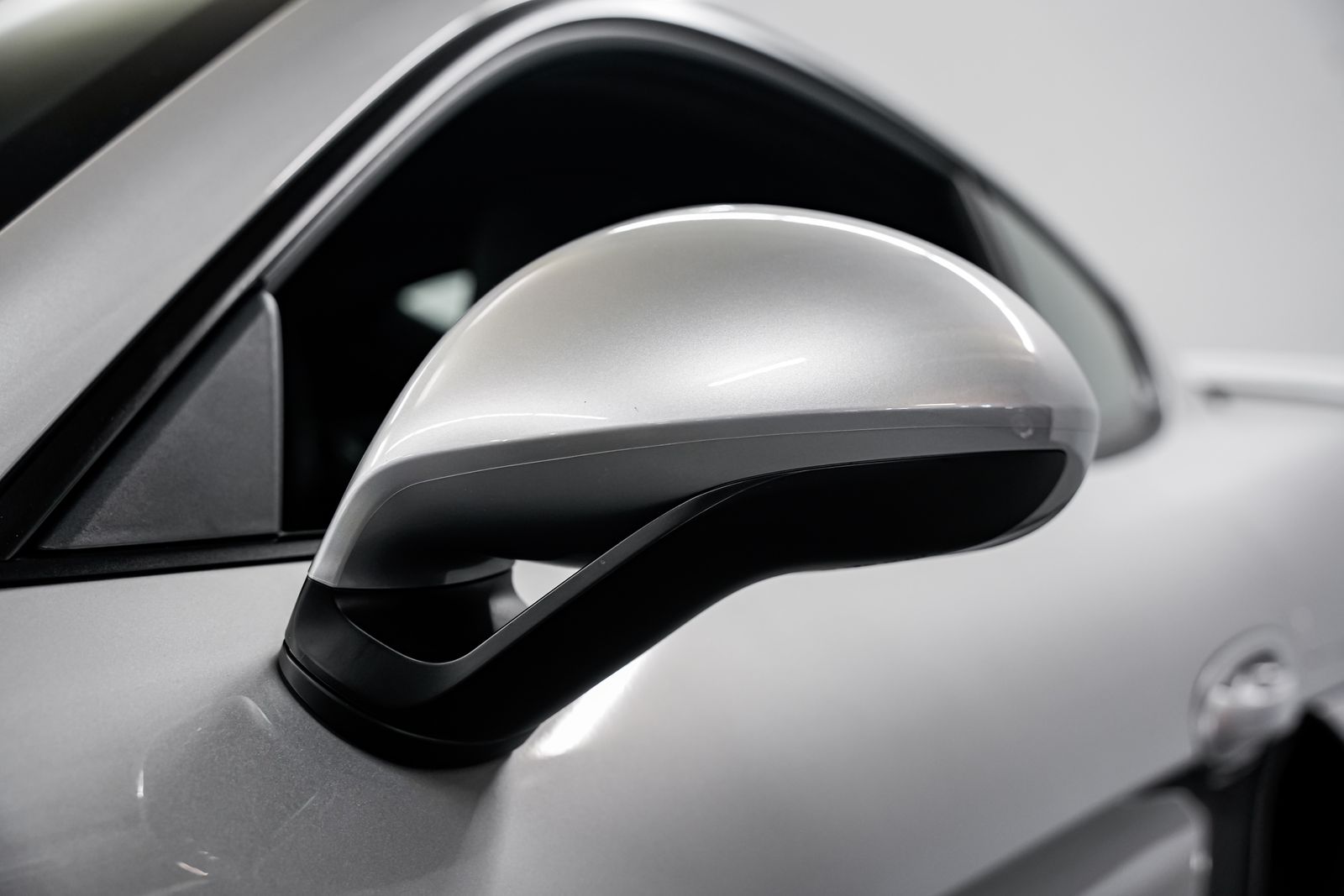 2016 Porsche Cayman GT4 — photo 27