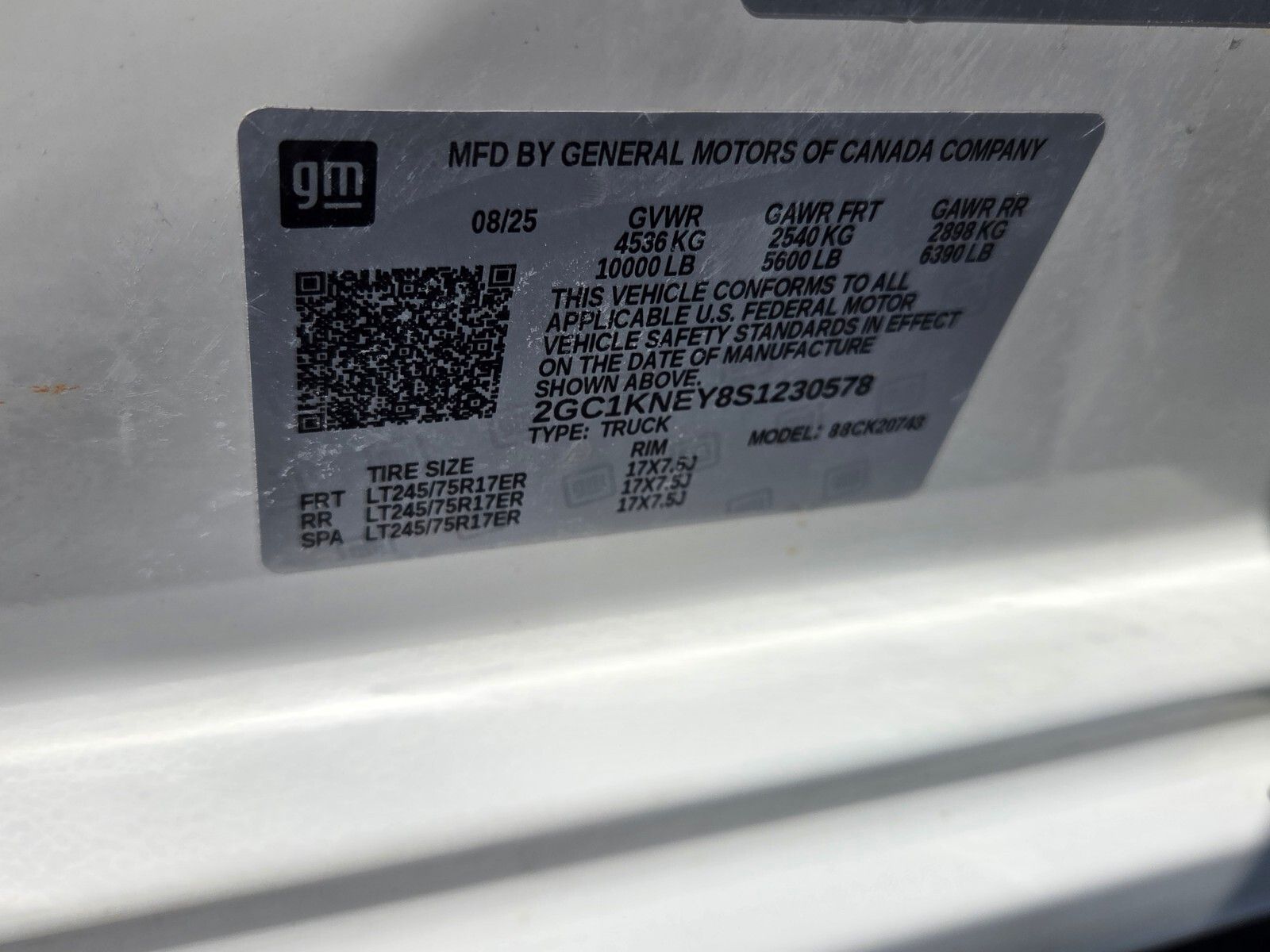 Used 2025 White Chevrolet LT image 20