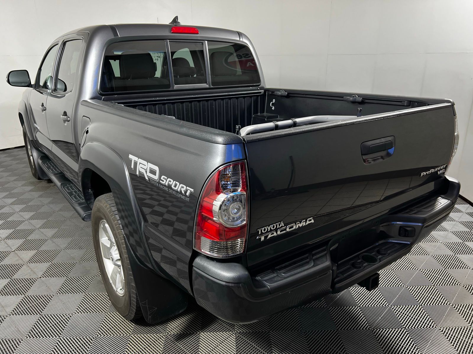 Thumbnail: 2015 Toyota Tacoma - 6