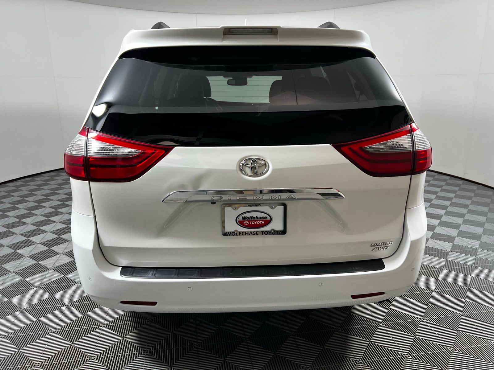 Thumbnail: 2020 Toyota Sienna - 6
