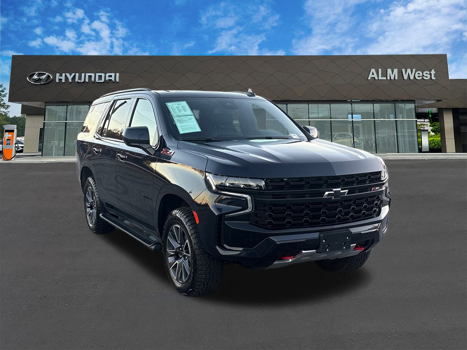 Used 2023 Black Chevrolet Z71 image 3