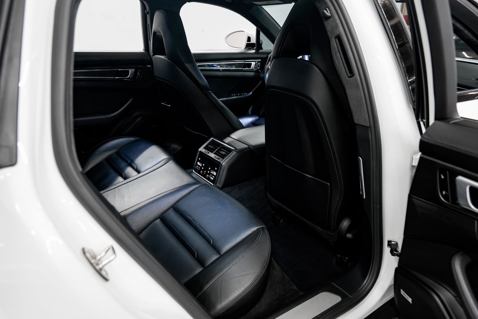 2018 Porsche Panamera Sport Turismo Turbo — photo 29