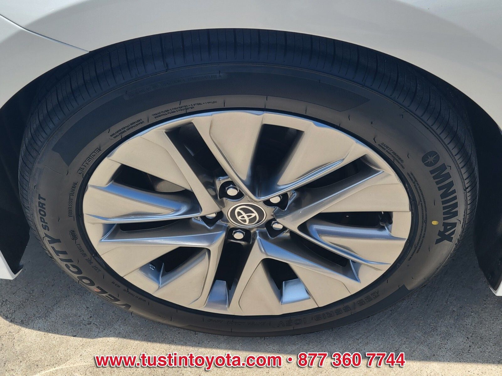 Used 2024 White Toyota XLE image 9