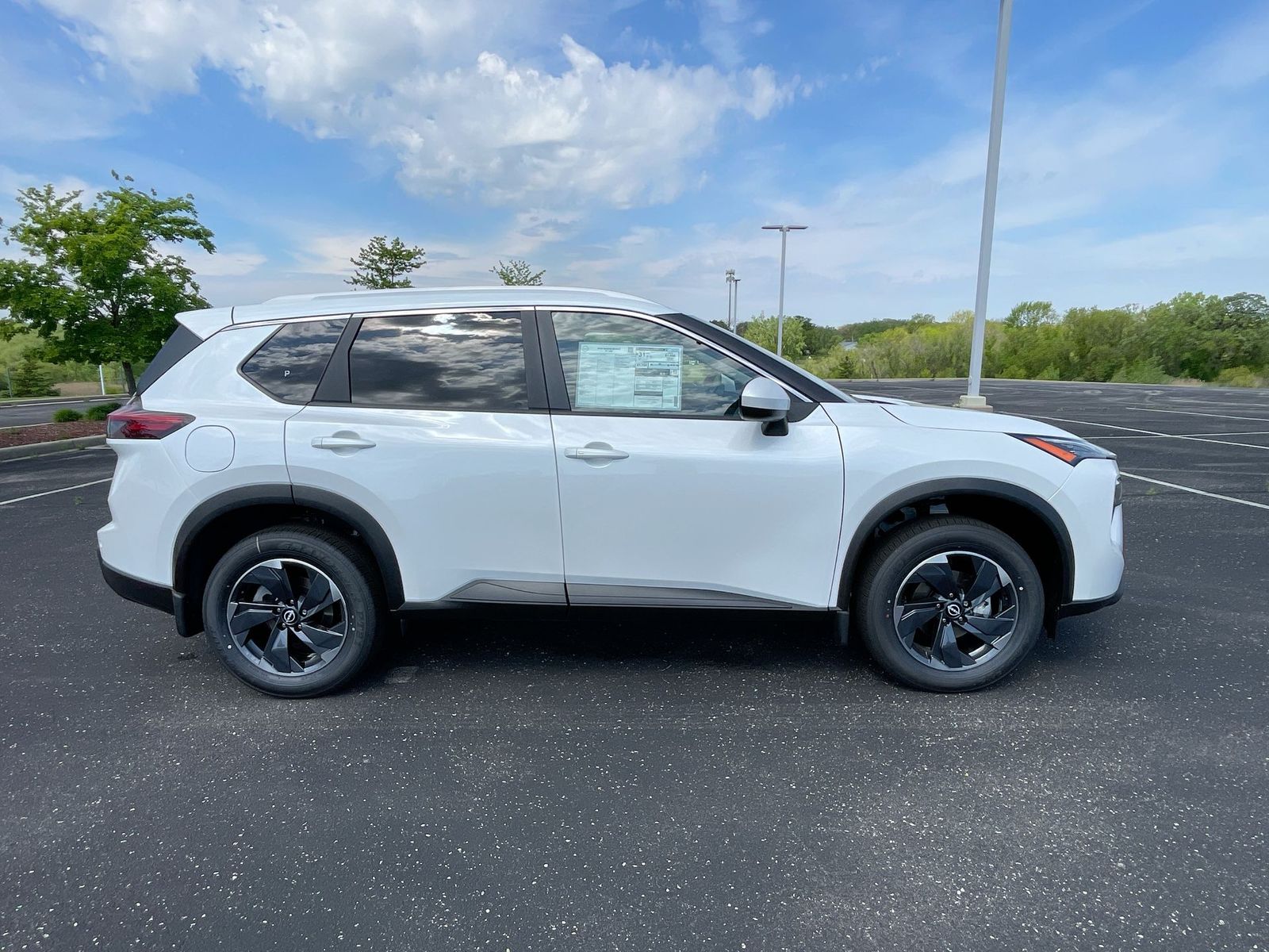 2024 Nissan Rogue SV 40