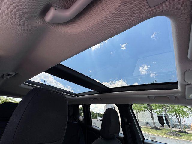 Used 2019 Gray Jeep Latitude image 9