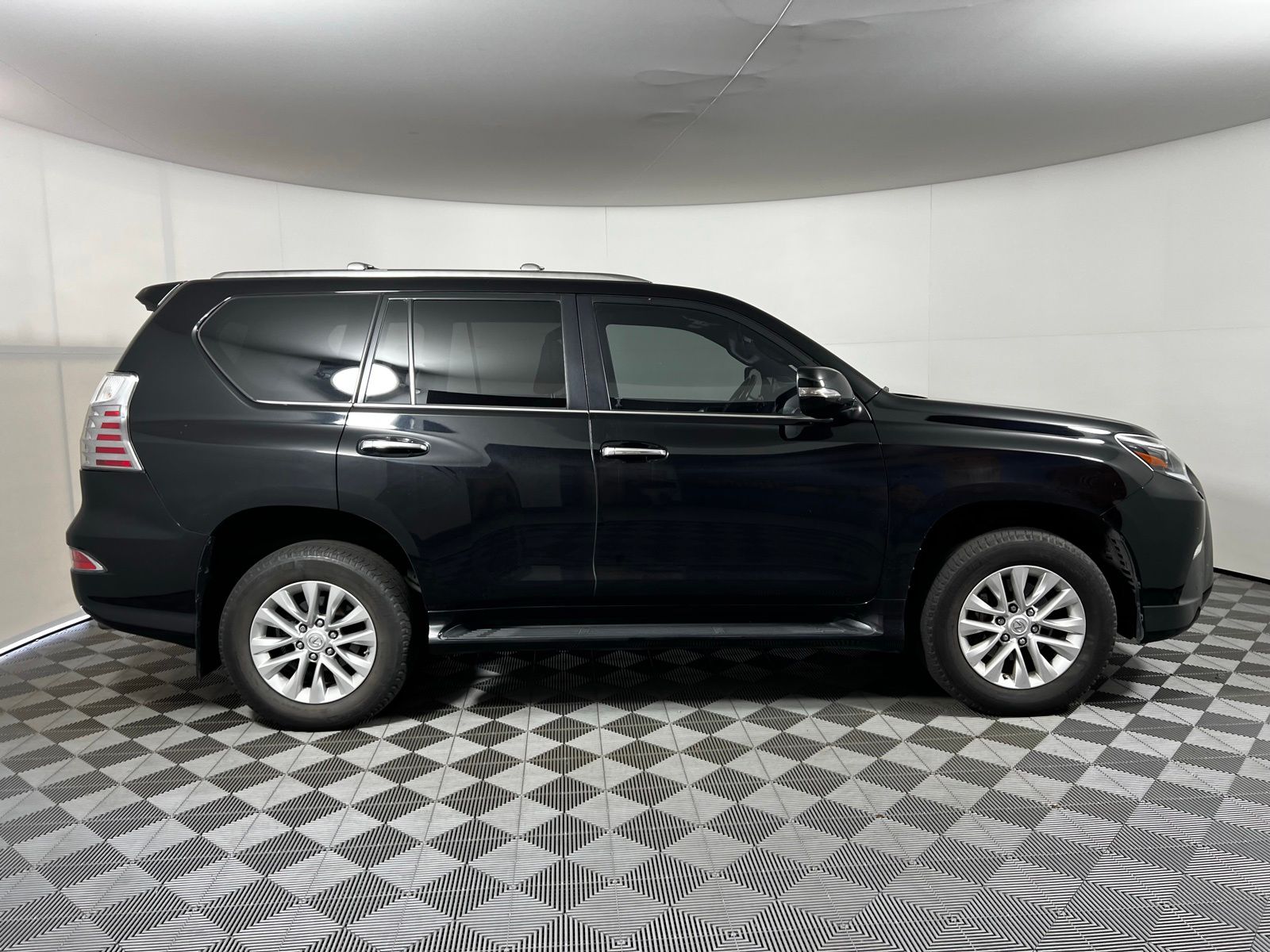 Thumbnail: 2023 Lexus GX - 4