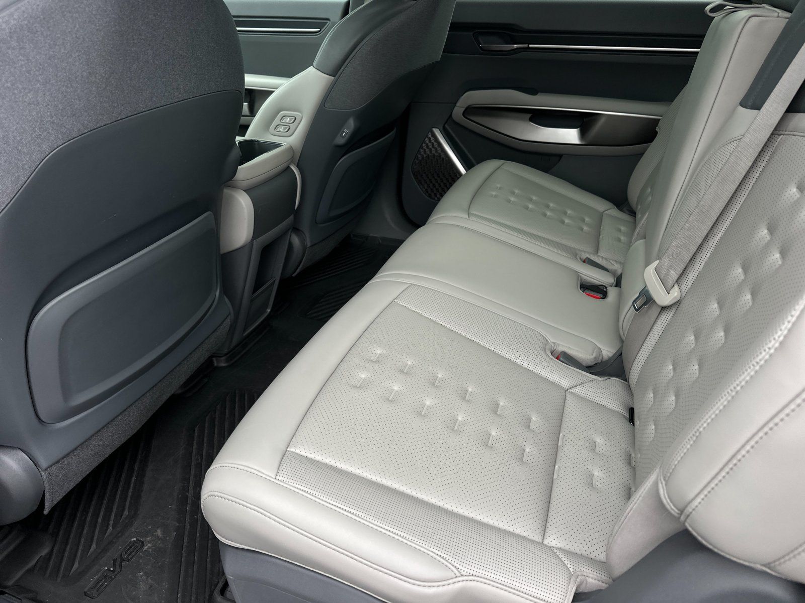 used 2024 Kia EV9 car, priced at $36,998