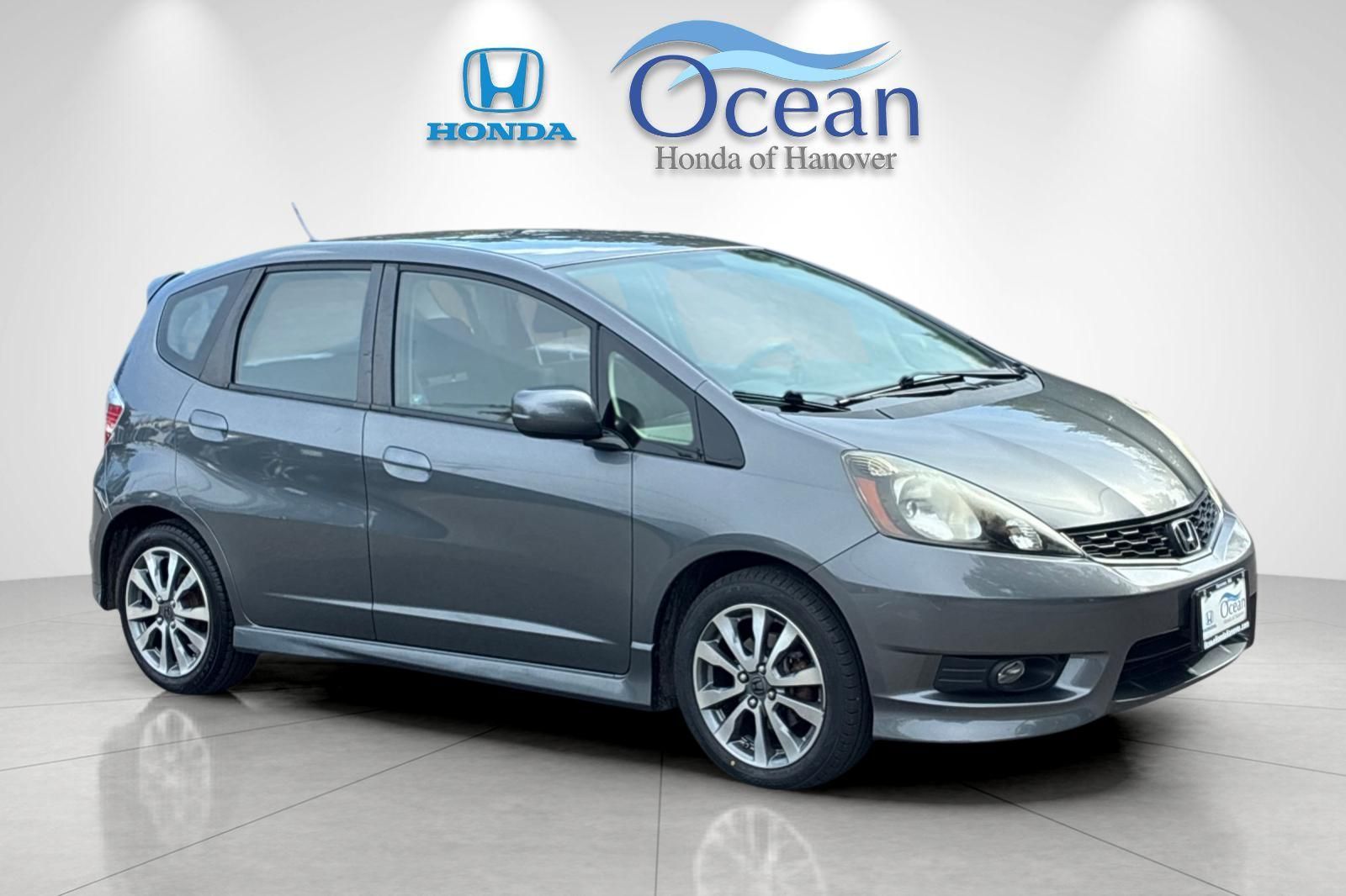 Polished Metal Metallic 2013 Honda Fit Hatchback Front-Wheel Drive 5-Speed Automatic