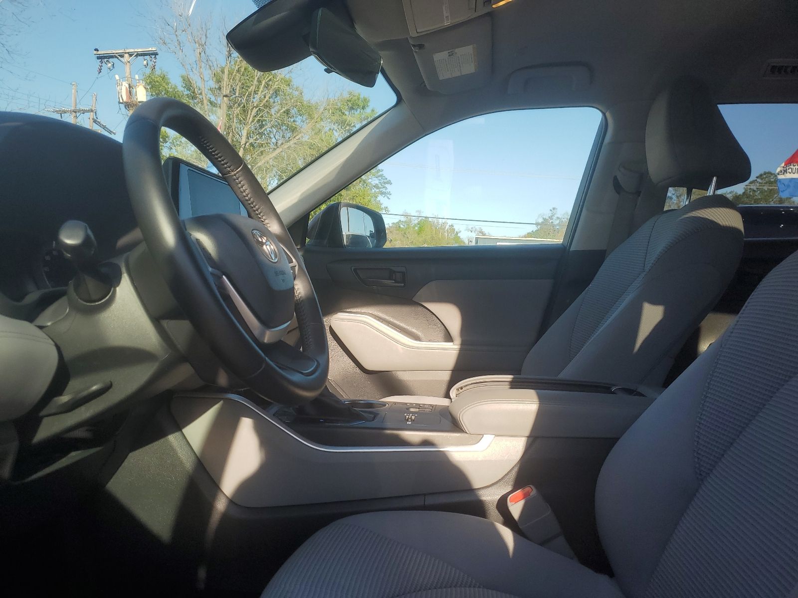 2023 Toyota Highlander LE - 7