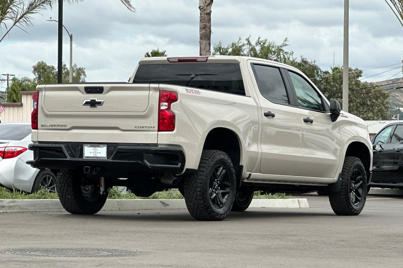 View vehicle photo 4