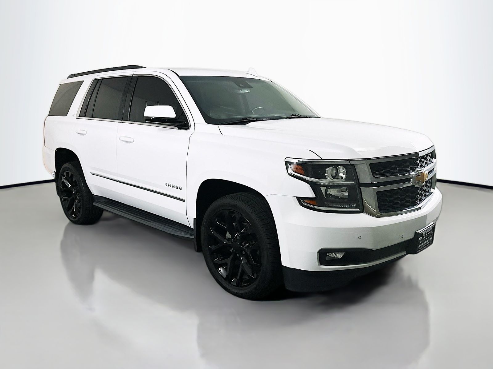 Summit White 2019 Chevrolet Tahoe SUV / Crossover Four-Wheel Drive 6-Speed Automatic Overdrive