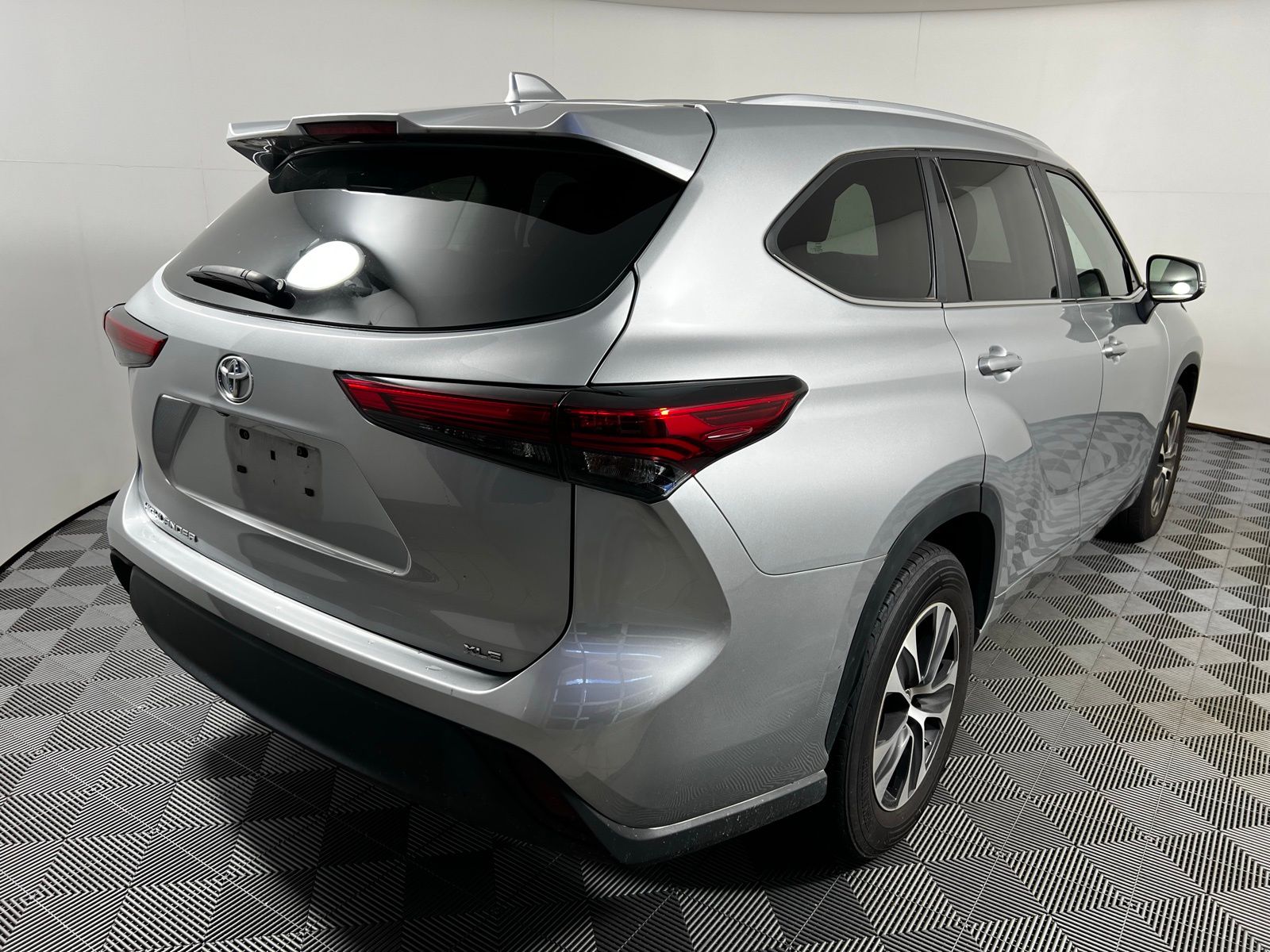 Thumbnail: 2023 Toyota Highlander - 5