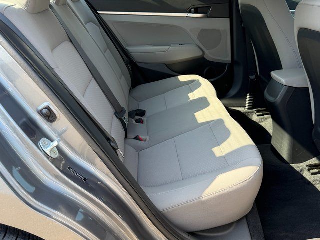 Used 2019 Machine Gray Hyundai SE image 36