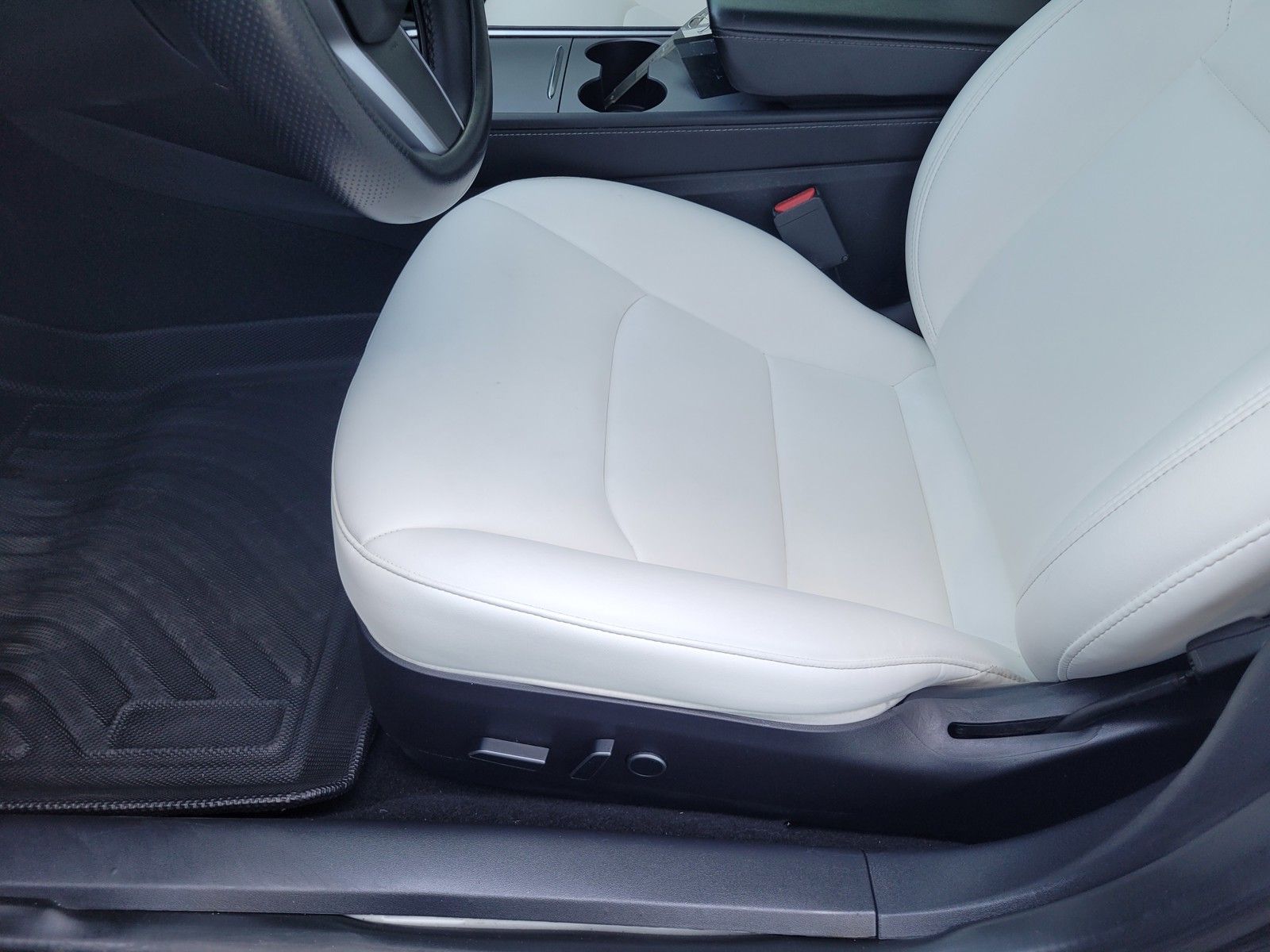 Used 2022  Tesla Performance image 23