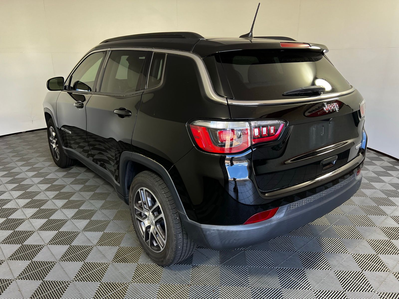 Thumbnail: 2018 Jeep Compass - 7