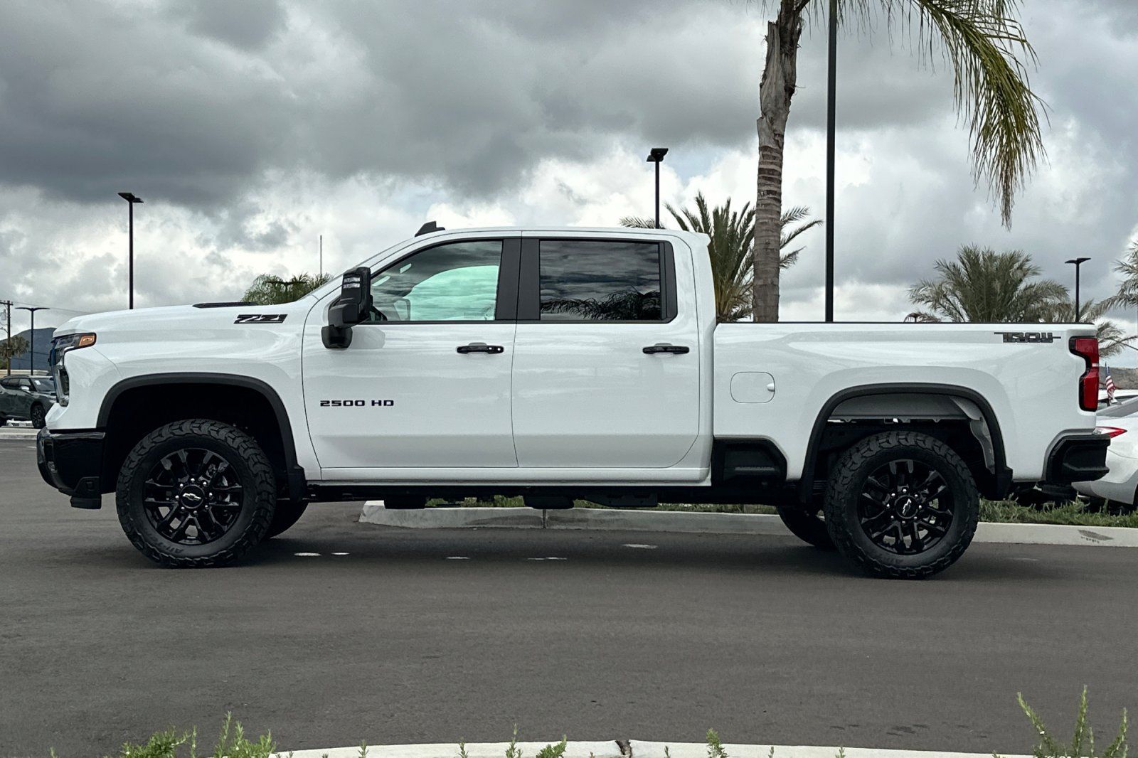 View vehicle photo 7