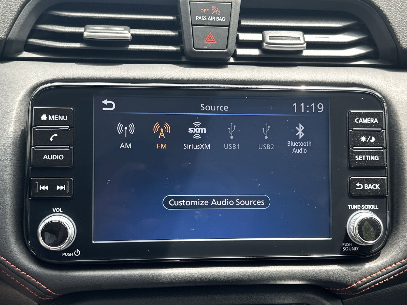 2025 Nissan Versa 1.6 SR photo 5