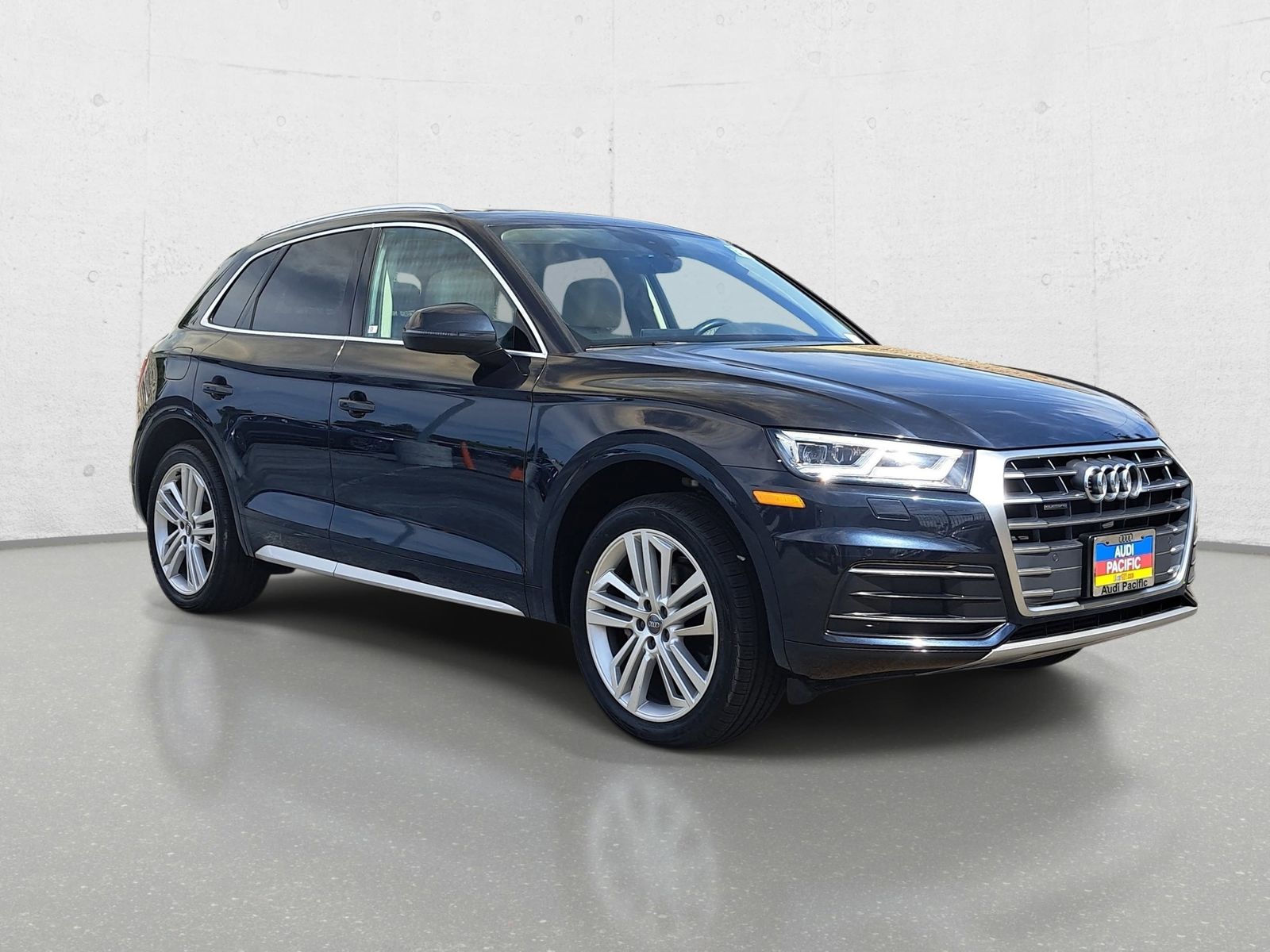 View vehicle photo 3