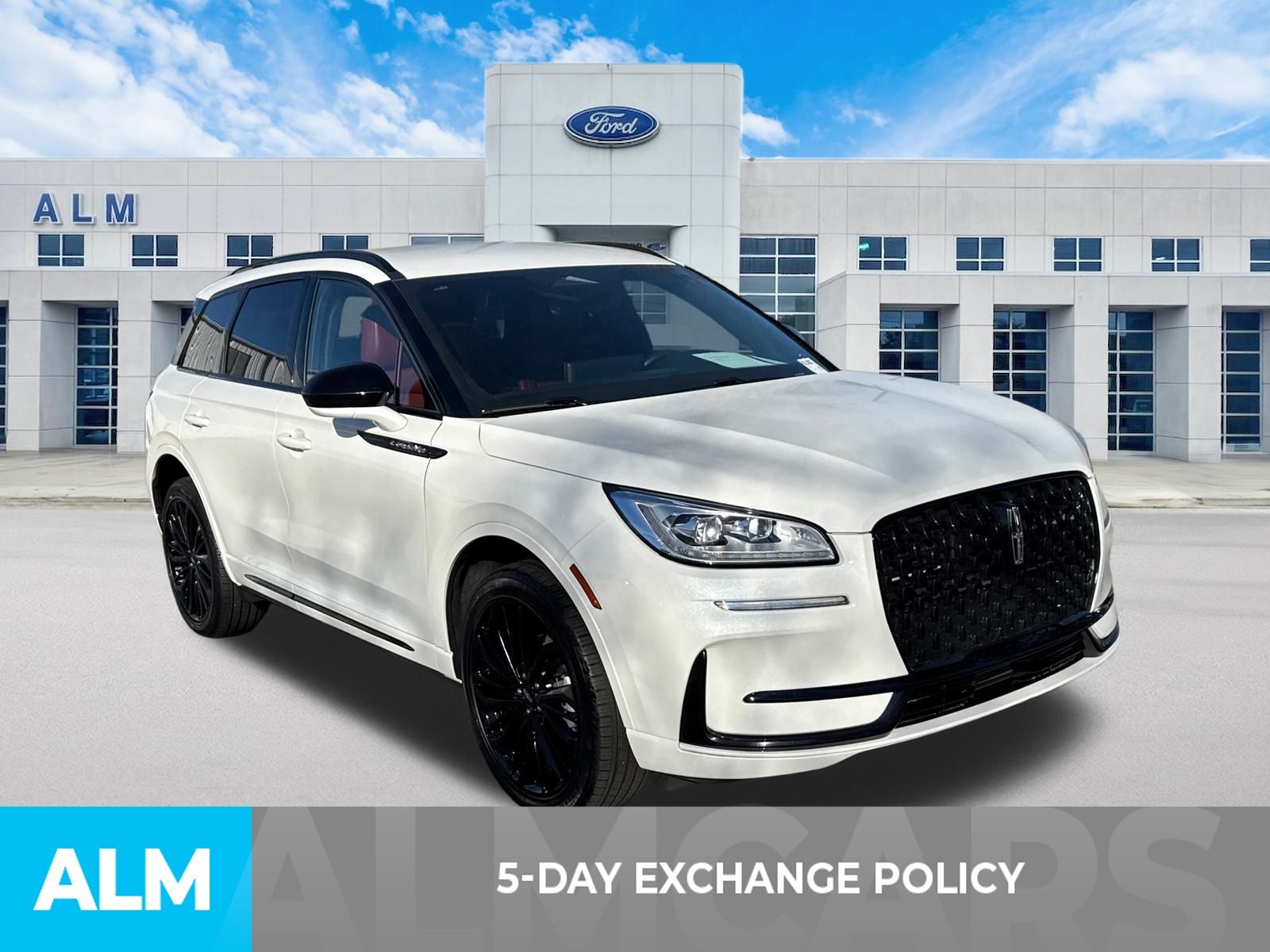 Used 2024 White Lincoln Reserve image 3
