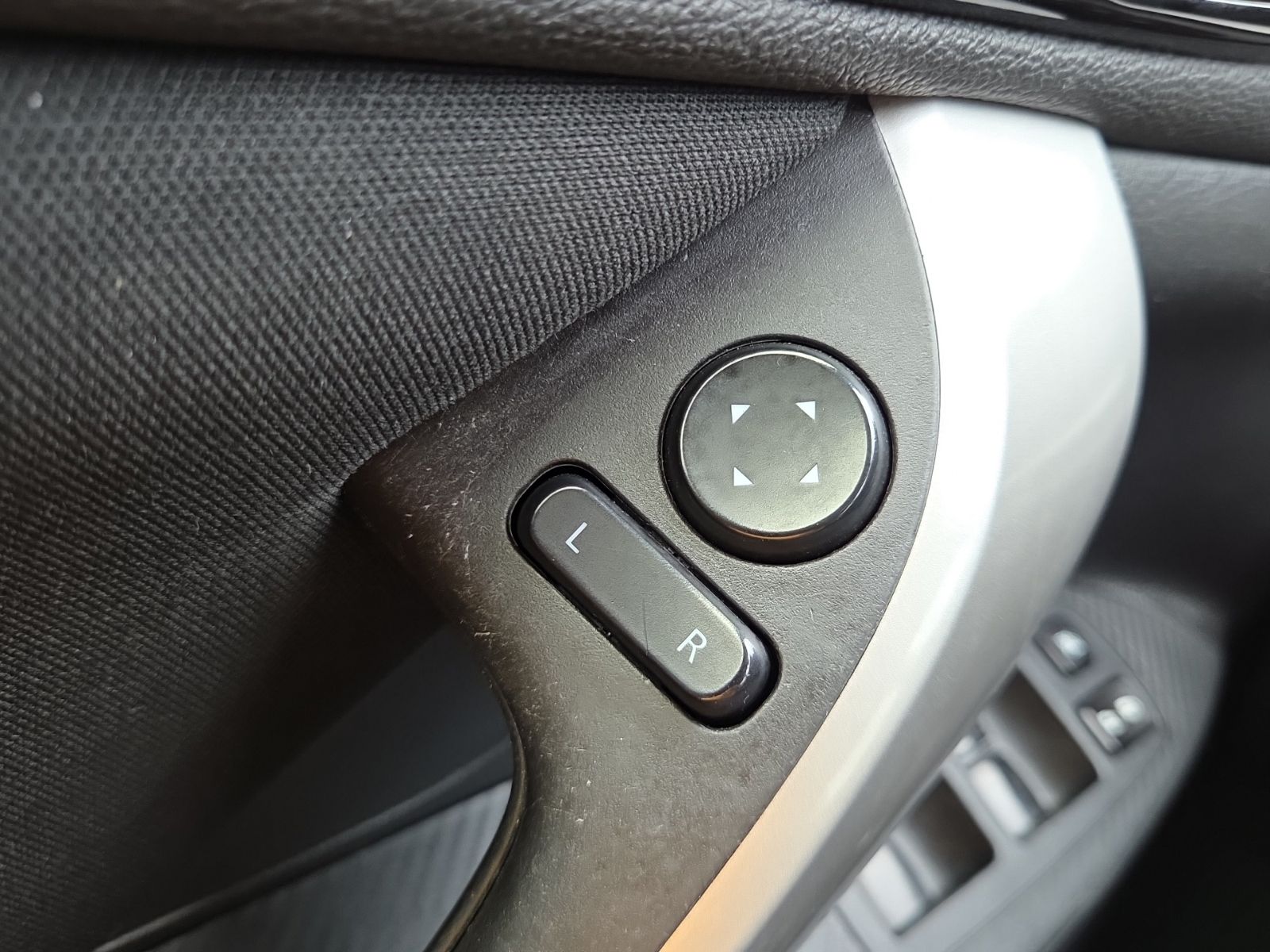 Used 2024  Mitsubishi ES image 27