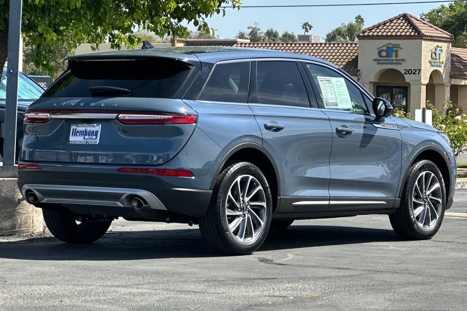 View vehicle photo 4