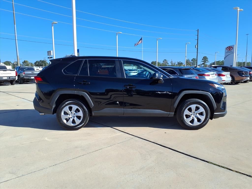 2025 Toyota RAV4 LE - 8