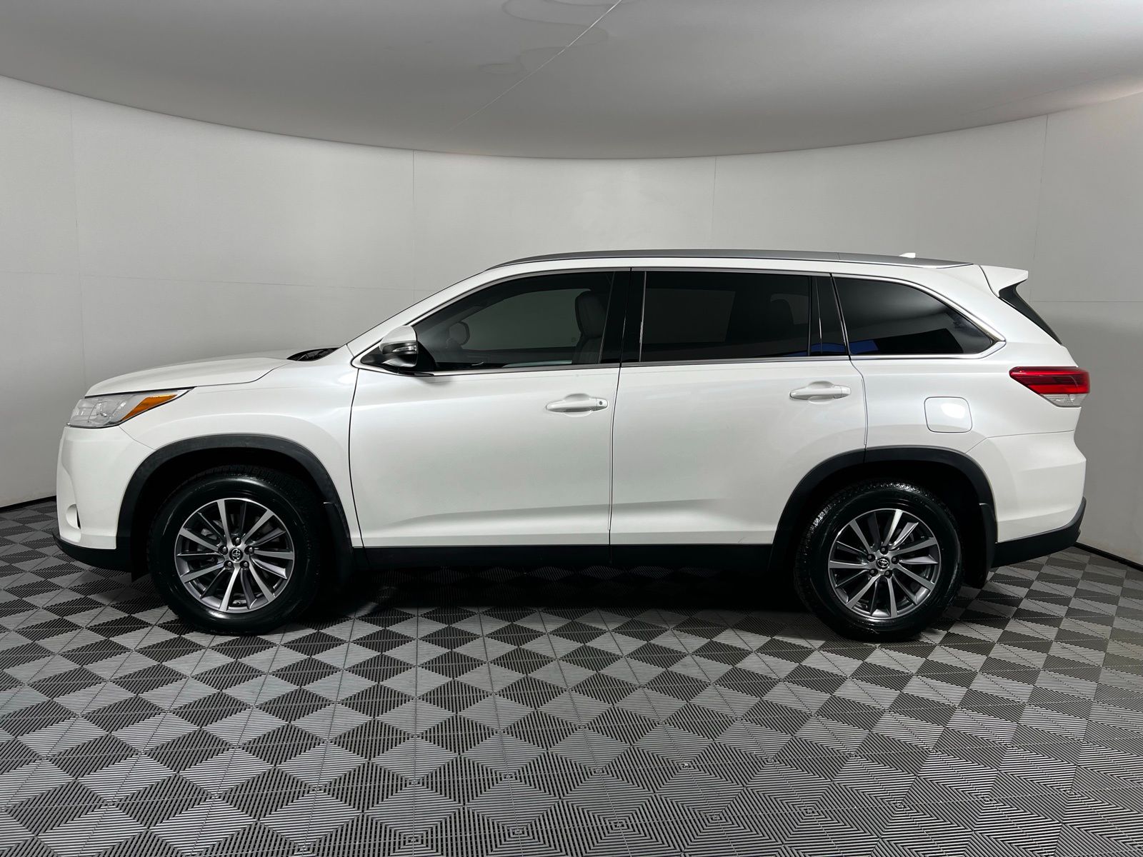 2019 Toyota Highlander SE 8