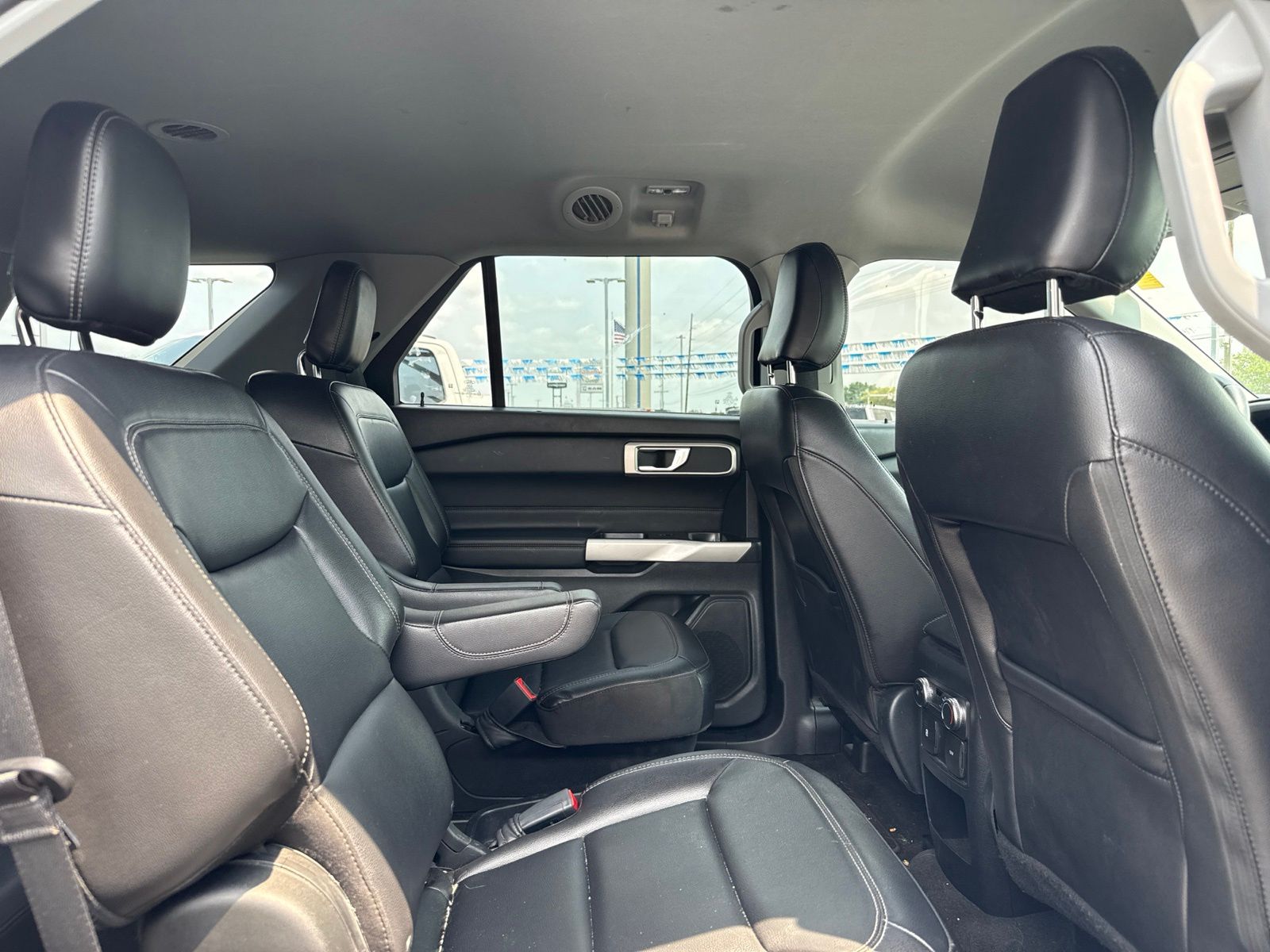 2021 Ford Explorer image 17