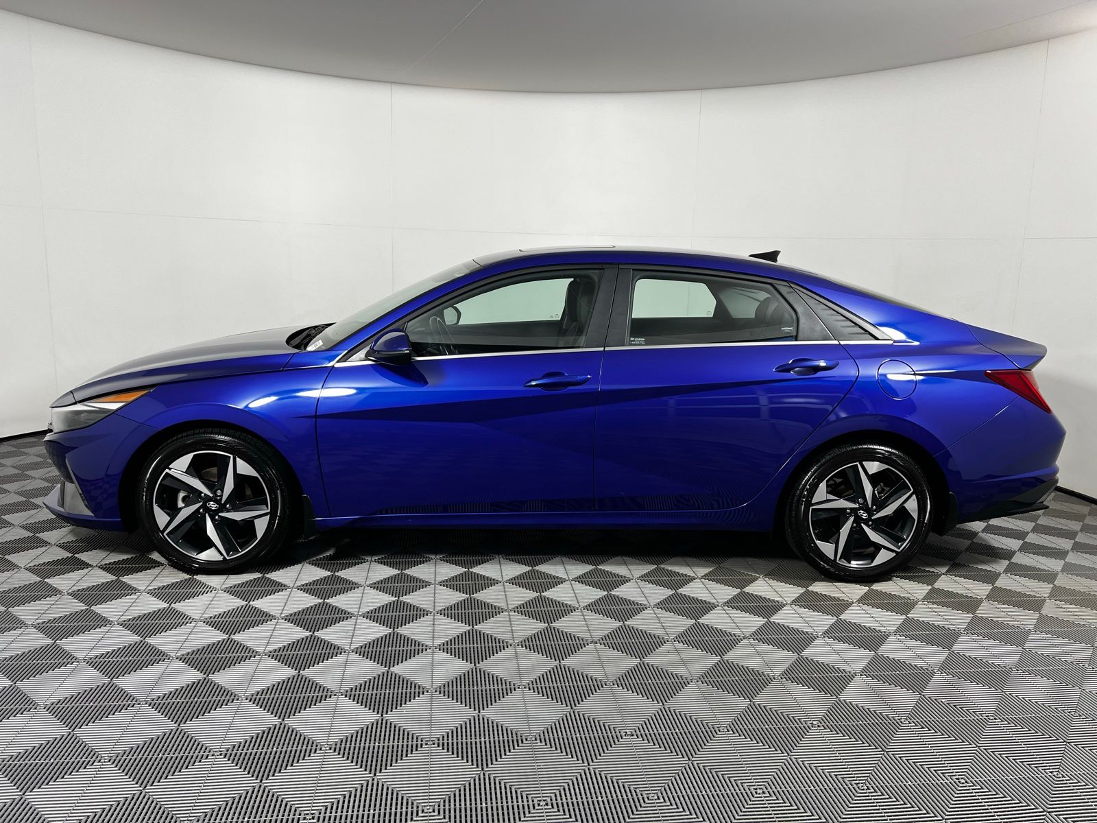 Thumbnail: 2023 Hyundai Elantra - 8