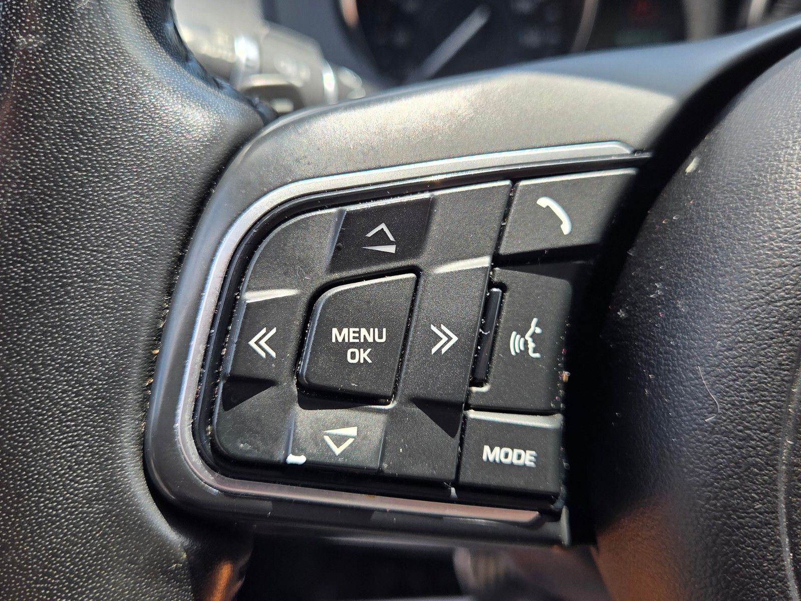 Used 2019  Jaguar 25t image 26