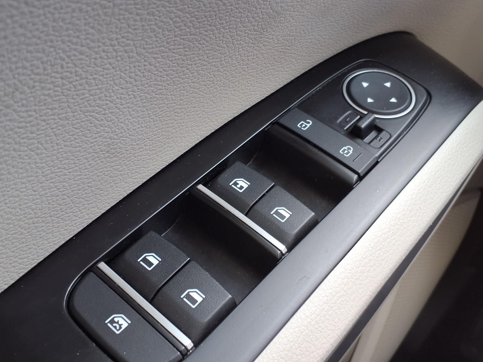 2022 Kia Soul LX White at Gullo Toyota