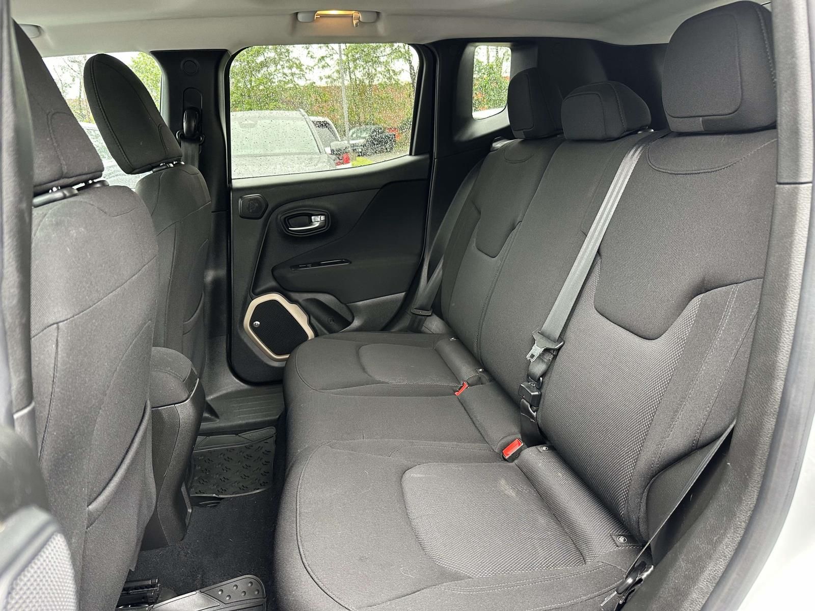 Used 2016 Silver Jeep Latitude image 6