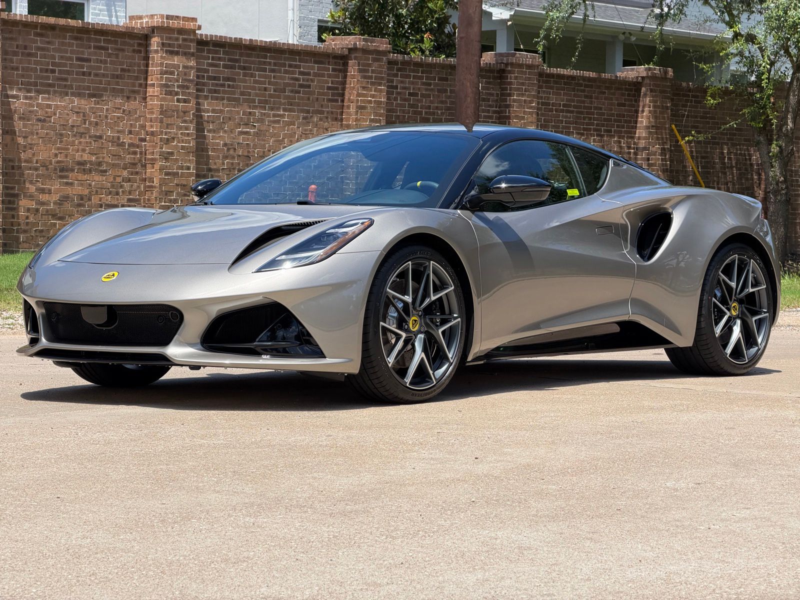 2026 Lotus Emira - Photo 8